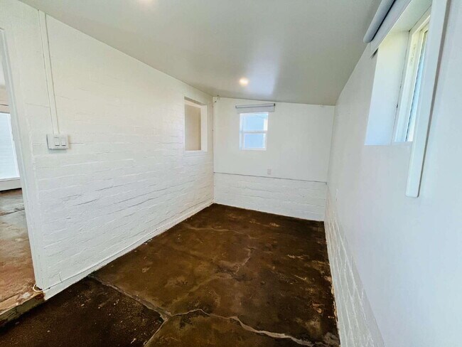 Building Photo - Adorable Studio Cabin near Joshua Tree Town Center