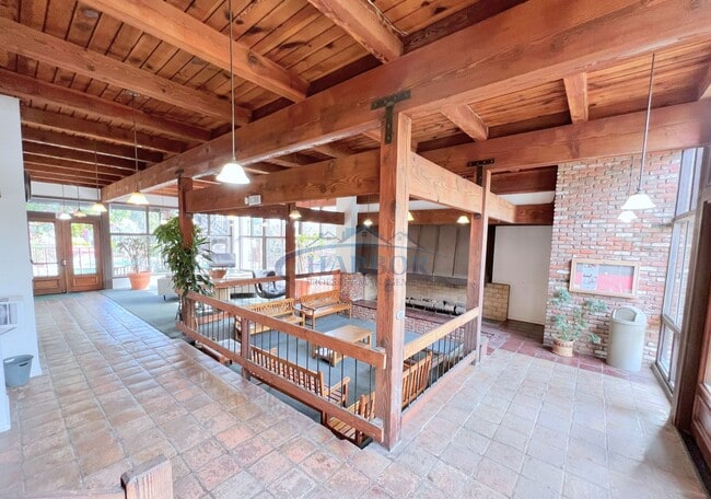 Building Photo - Stylish Condo with Pool, Fitness Center & ...