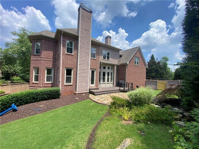 Building Photo - 2464 Canopy Glen NE