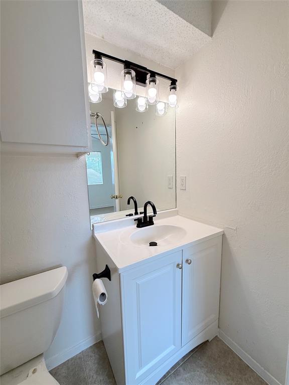 Building Photo - 9900 Hundred Oaks Cir