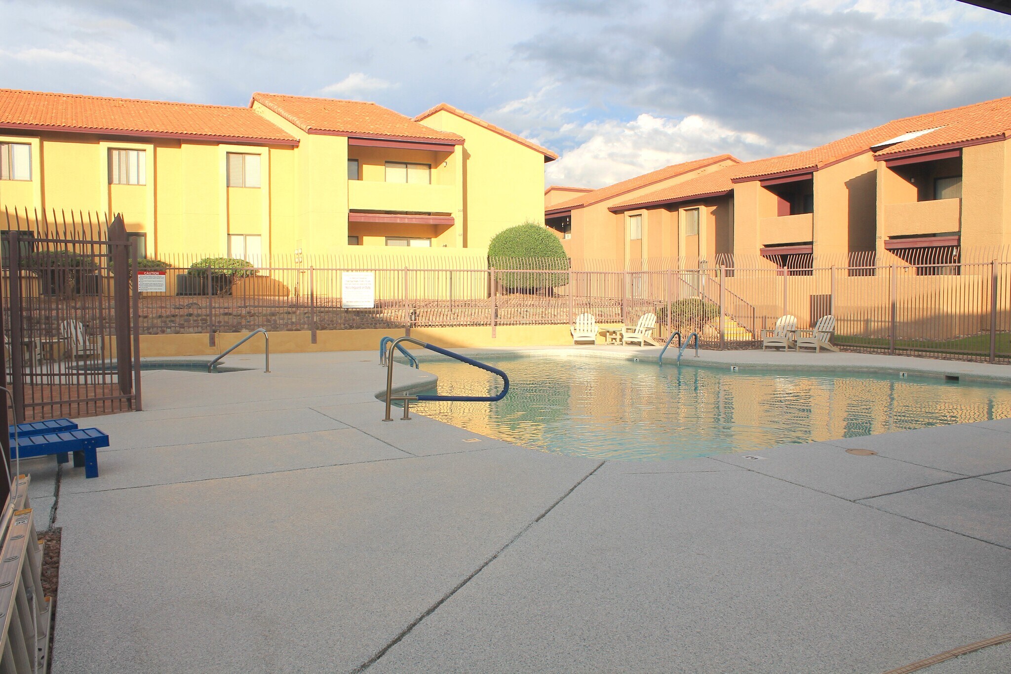 Community pool + spa area with lounge furniture, BBQ grill - 2188 N Pantano Rd