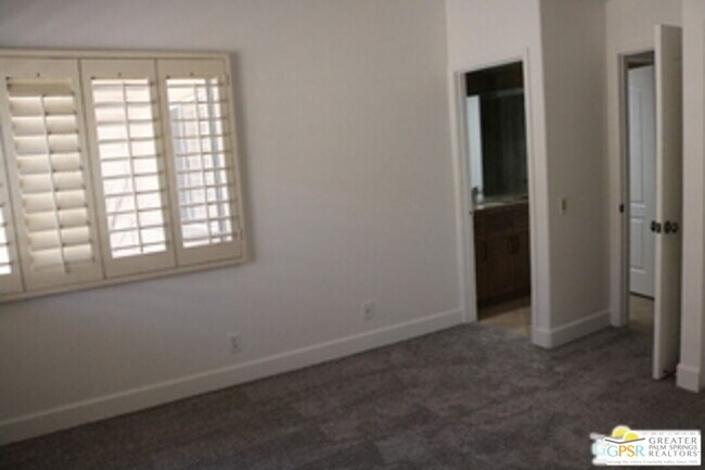 Building Photo - 68 Oak Tree Dr