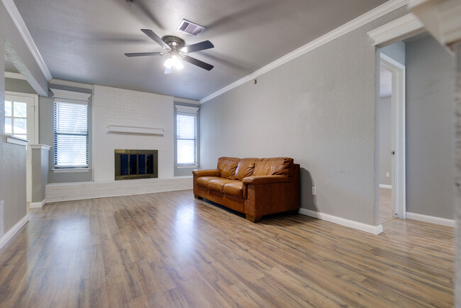Building Photo - 809 Teal Pl