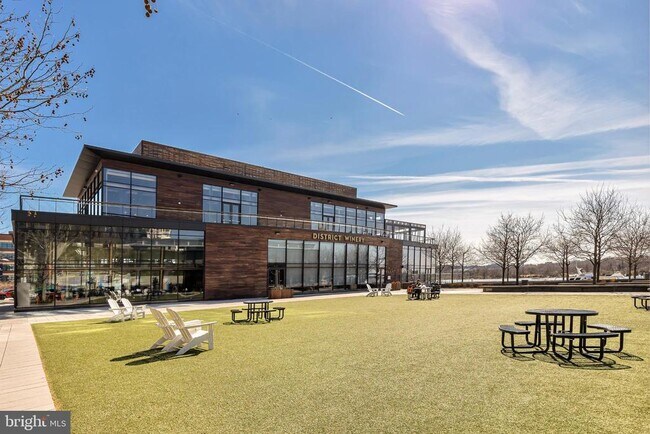 Building Photo - 37 L St SE