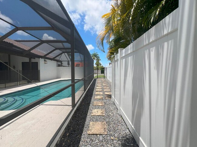 Building Photo - 8735 SW 54th Terrace
