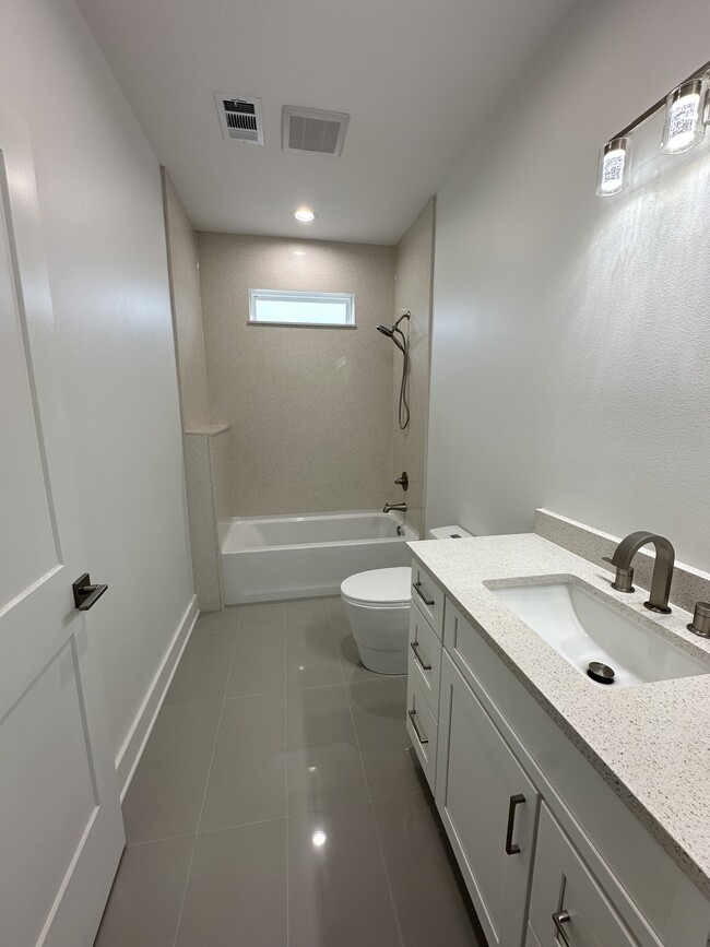 Building Photo - 219 Fox Chase Cir