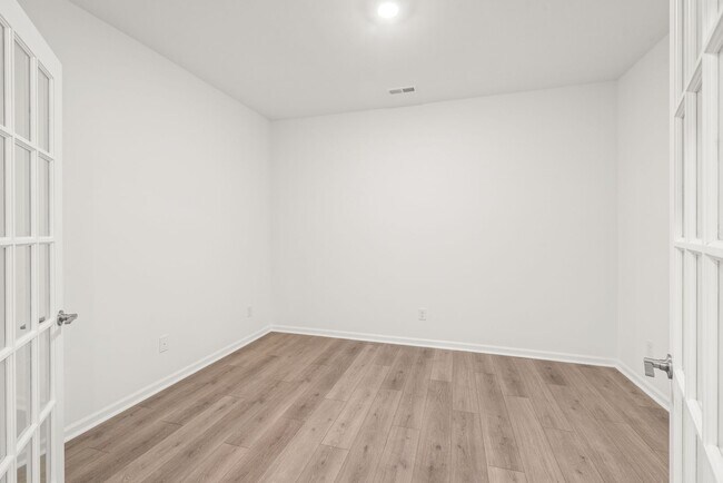 Building Photo - 5807 Clear Creek Ln