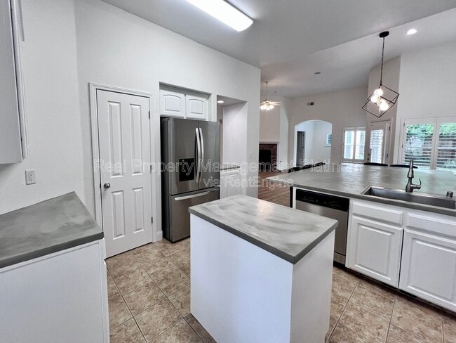Building Photo - 1030 E Royal Dornoch Ave