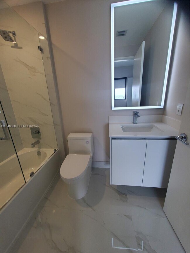 Building Photo - 700 NE 24th St