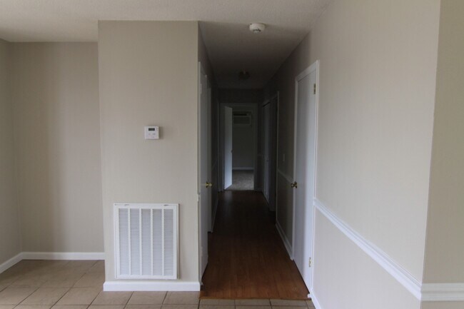 Building Photo - 3 Bedroom 2 Bath Home For Rent On Cunningh...
