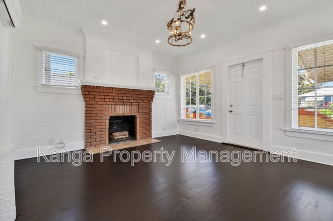 Building Photo - 208 S K St