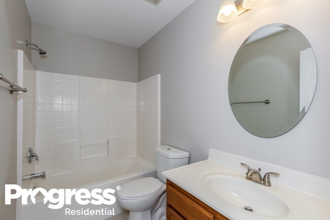 Building Photo - 1440 Standish Dr