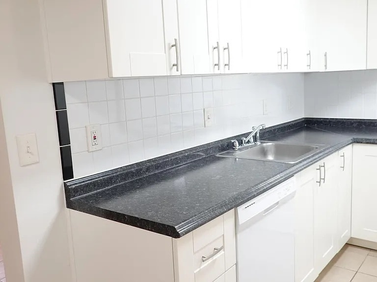 Building Photo - 910 Kennebec Ave