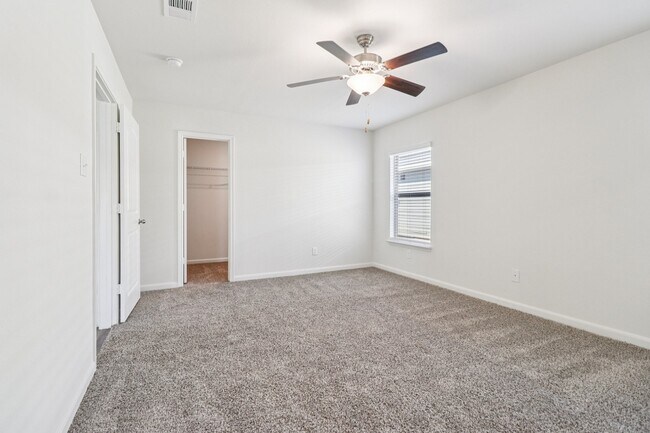 Building Photo - 3909 Crown Ct
