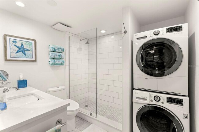 Building Photo - 1848 Shore Dr S