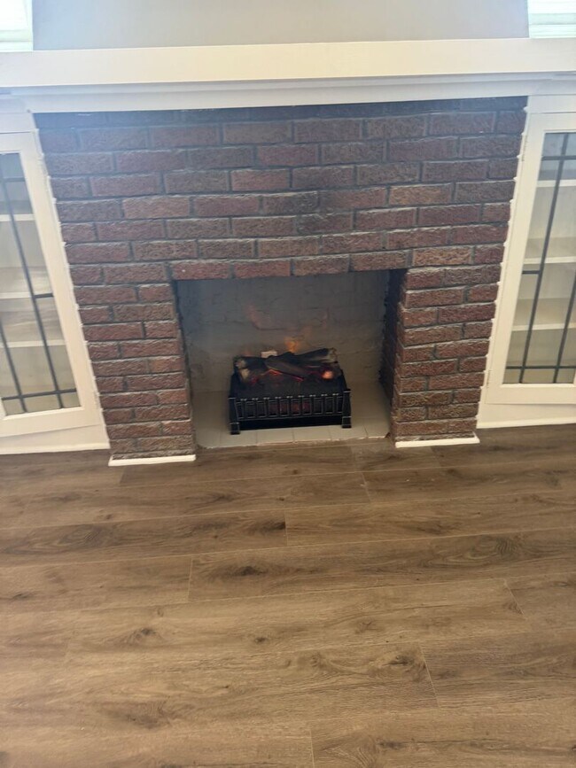 Building Photo - 6302 W Medford Ave