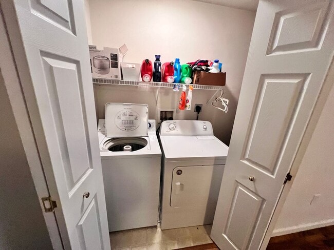 Building Photo - Radford, 3 BR / 1.5 BA, Available for the fall term