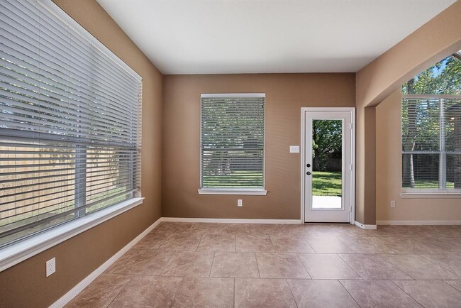 Building Photo - 158 Rocky Point Dr