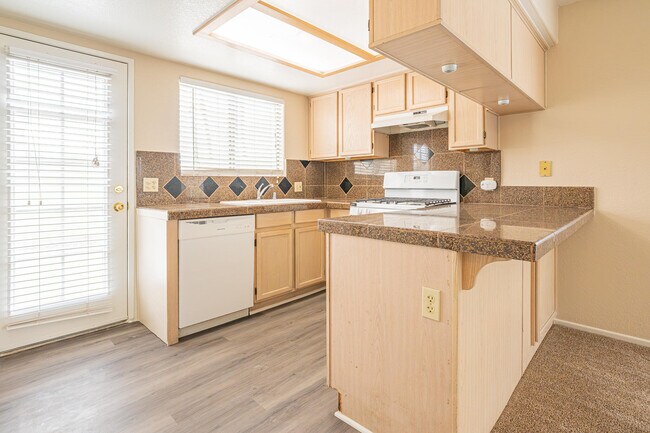 Building Photo - 450 Tava Ln