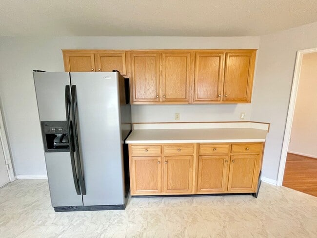 Building Photo - 3 Bed 2.5 Bath Beautiful Home Located North West Greensboro!