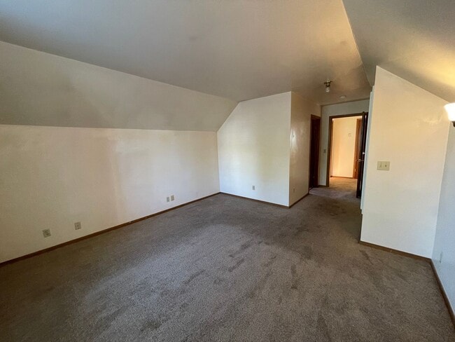 Building Photo - 535 Upham St