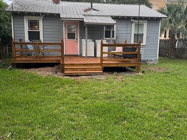 Building Photo - 1810 Thacker Ave