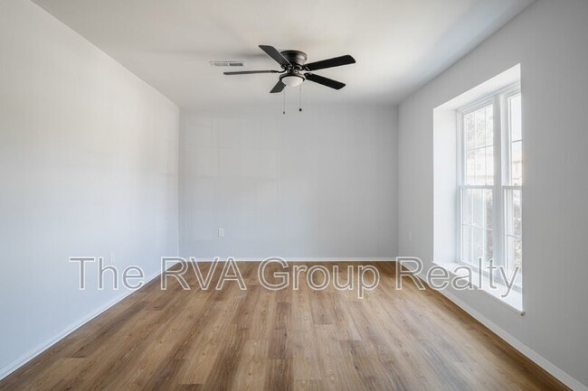 Building Photo - 749 Pleasant St
