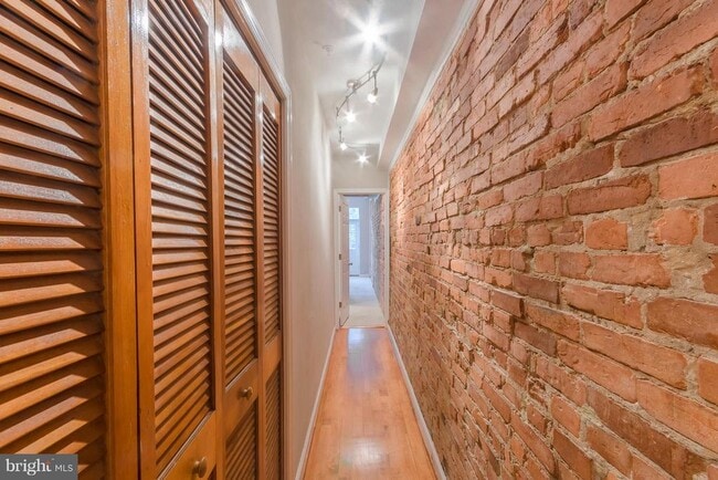Building Photo - 1352 Kenyon St NW