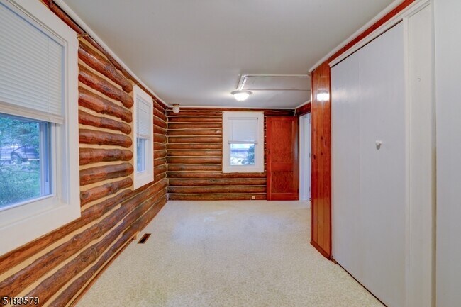 Building Photo - 15 Scenic Dr