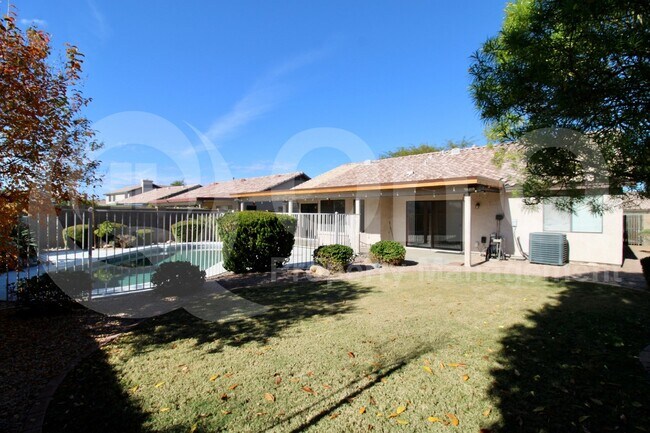 Building Photo - 4345 E Meadow Dr
