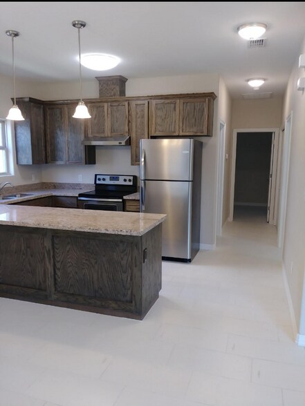Building Photo - 210 Fig Dr