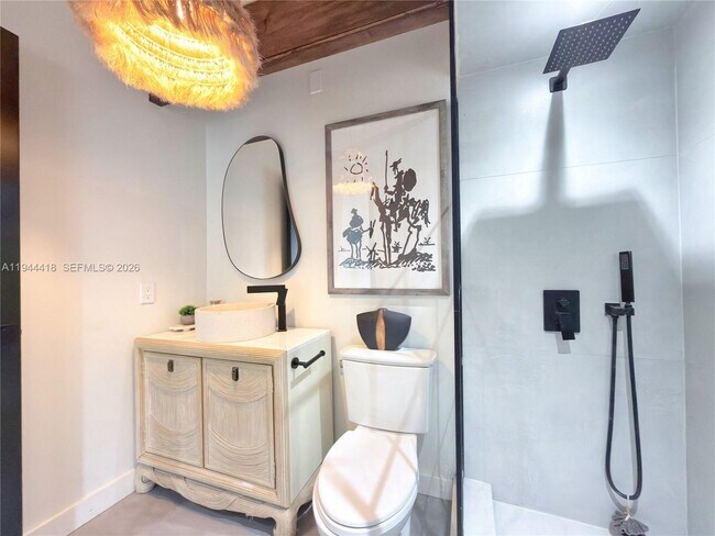 Building Photo - 760 Windtree Way