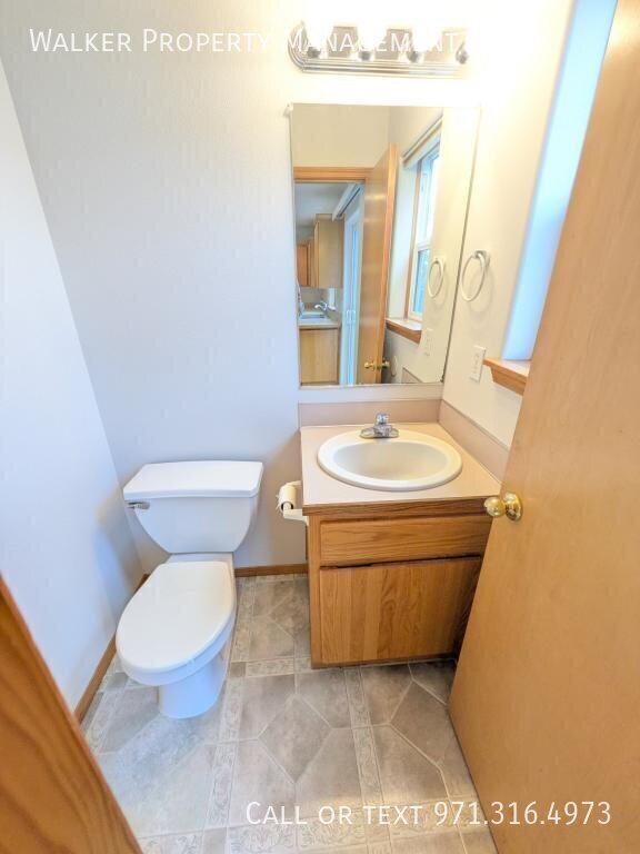 Building Photo - 709 Ella Ct