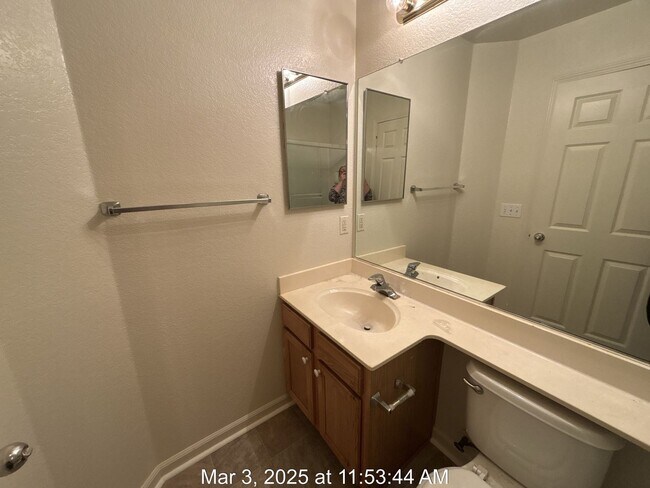Building Photo - $400 MOVE IN BONUS! Fantastic 3 Bed, 2 Bat...