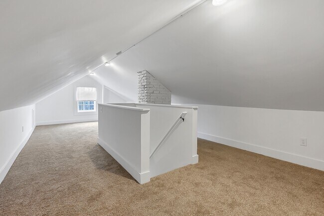 Building Photo - 743 Lilley Ave