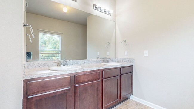 Building Photo - Hammock Bay 4 bedroom 3 bath home - corner...