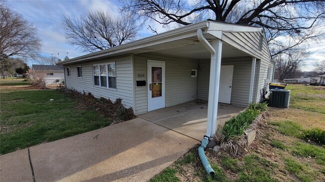 Building Photo - 4204 Beauty Ln