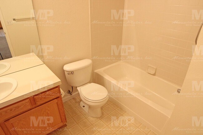 Building Photo - 5225 White Willow Dr