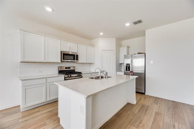 Building Photo - 7904 Blue Heron Ln