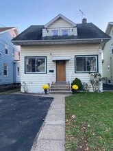 Building Photo - 832 Gibbons Ct