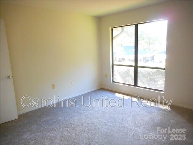Building Photo - 5016 Sardis Rd