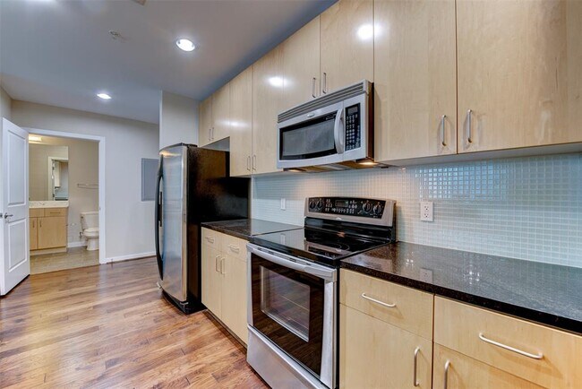 Building Photo - 5925 Almeda Rd