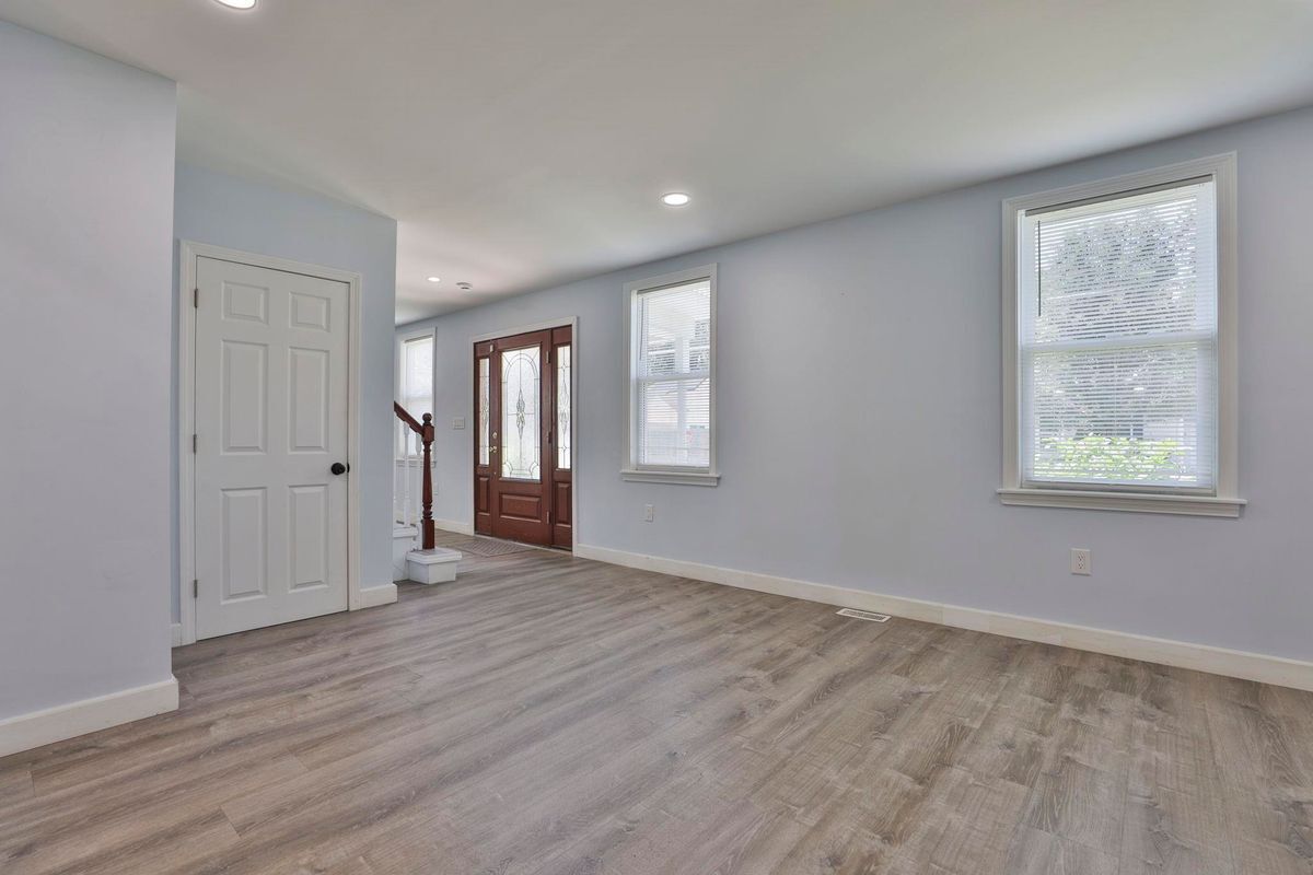 Building Photo - 151 Tolles St