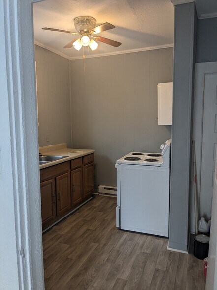 Building Photo - 718 W Main St