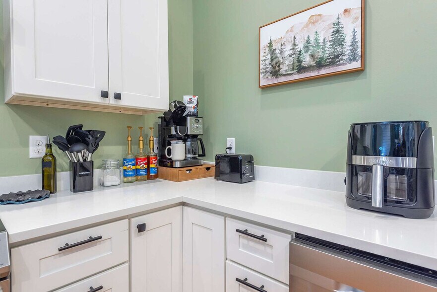 Building Photo - 962 Riceville Rd