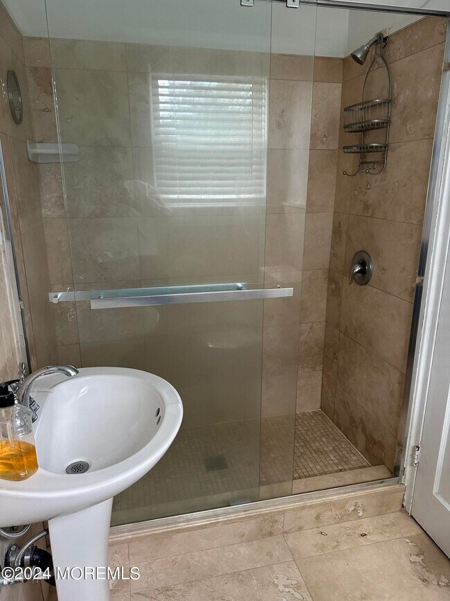 Building Photo - 300-306 Deal Lake Dr