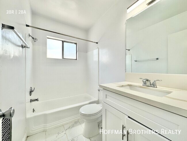 Building Photo - 6025 Whitsett Ave