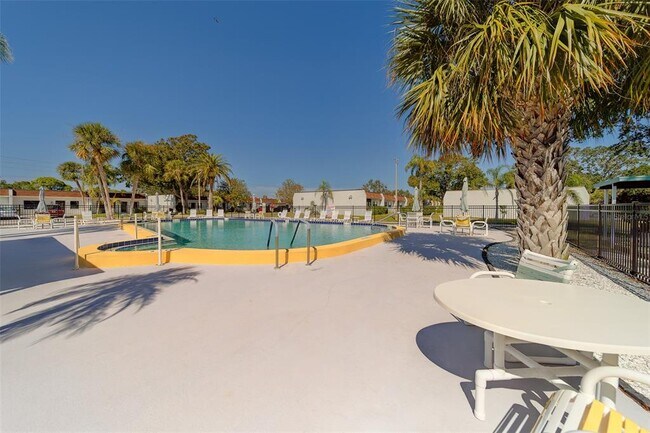 Building Photo - 13827 Mission Oaks Blvd