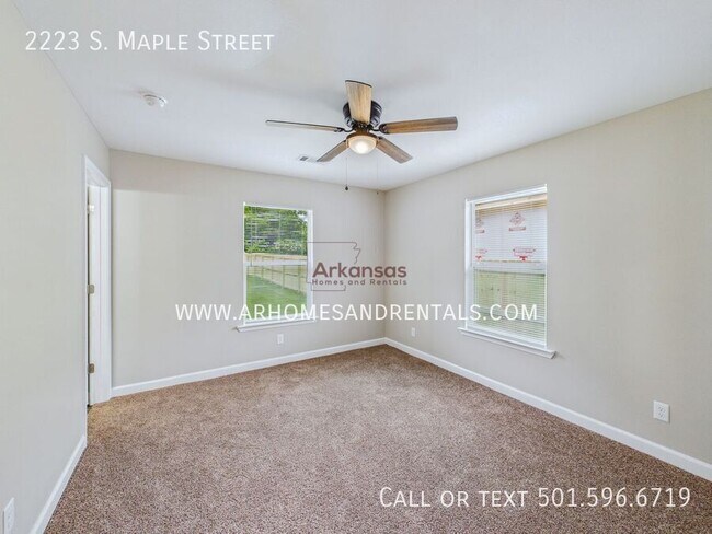 Building Photo - 2223 S Maple St
