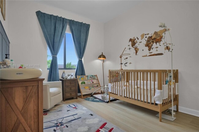 Building Photo - 909 NE 211th St